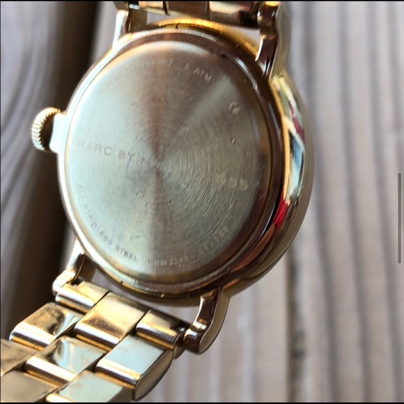 Marc by Marc Jacobs Gold Signature Watch! - Picture 6 of 10